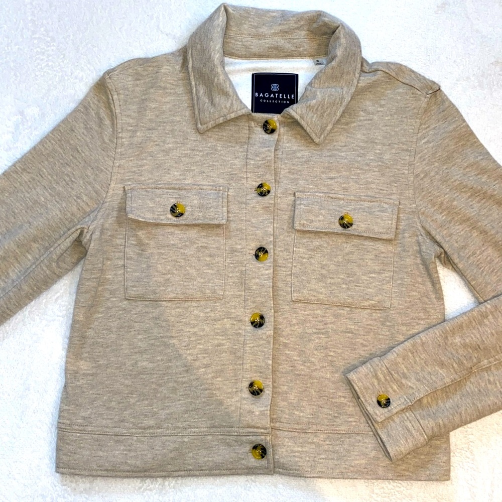 Bagatelle beige sweatshirt shacket in soft khaki knit with fuzzy inside Sz S